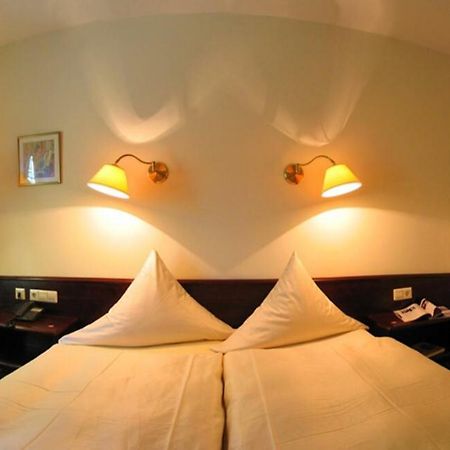 Hotel Waldhaus Hugelsheim ภายนอก รูปภาพ