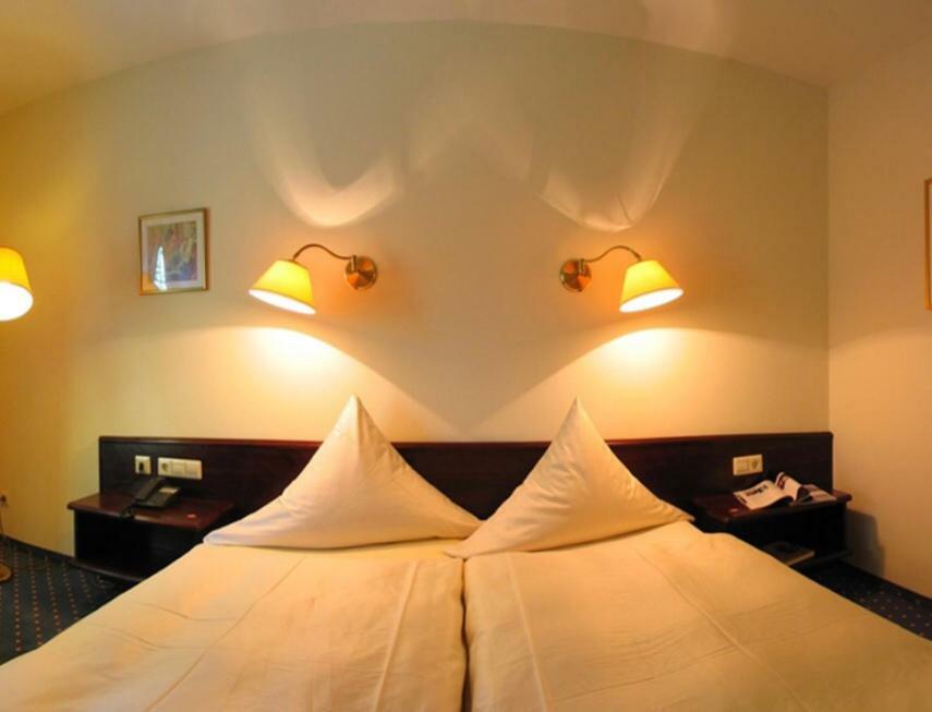 Hotel Waldhaus Hugelsheim ภายนอก รูปภาพ